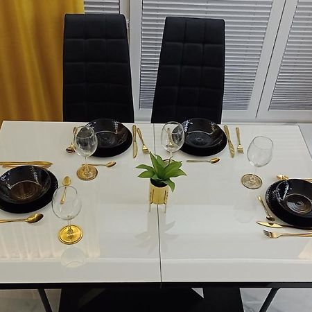 Plaza Tower Apartament, Sauna, Targi كيلتشي المظهر الخارجي الصورة
